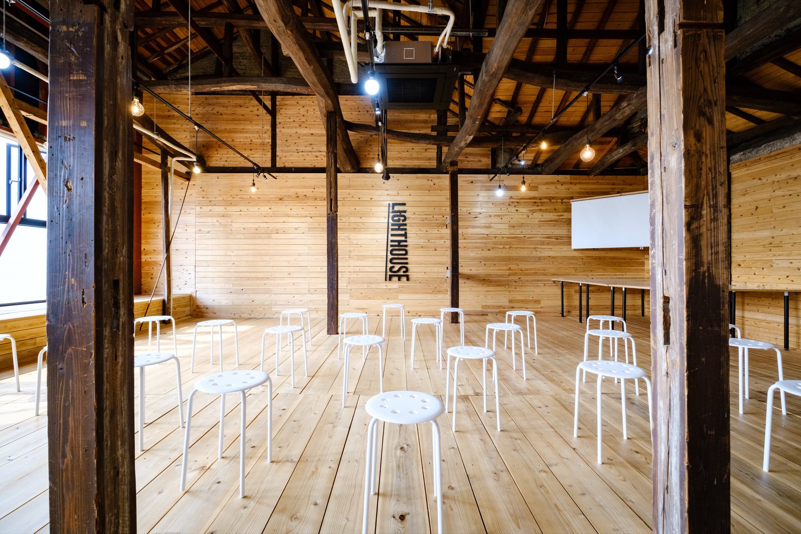 LIGHTHOUSE 店内の様子